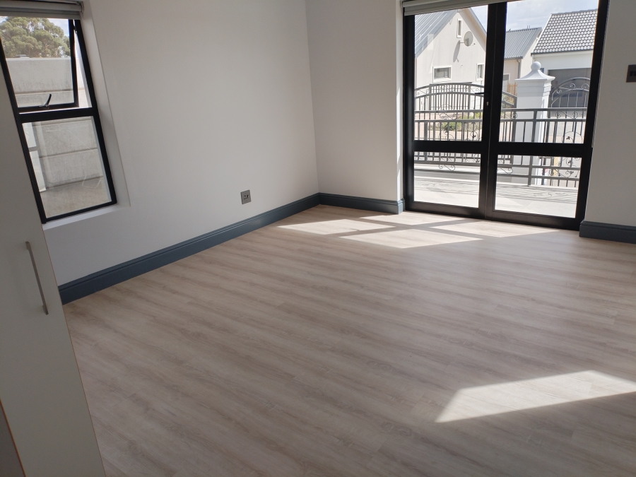 5 Bedroom Property for Sale in Tafelzicht Western Cape